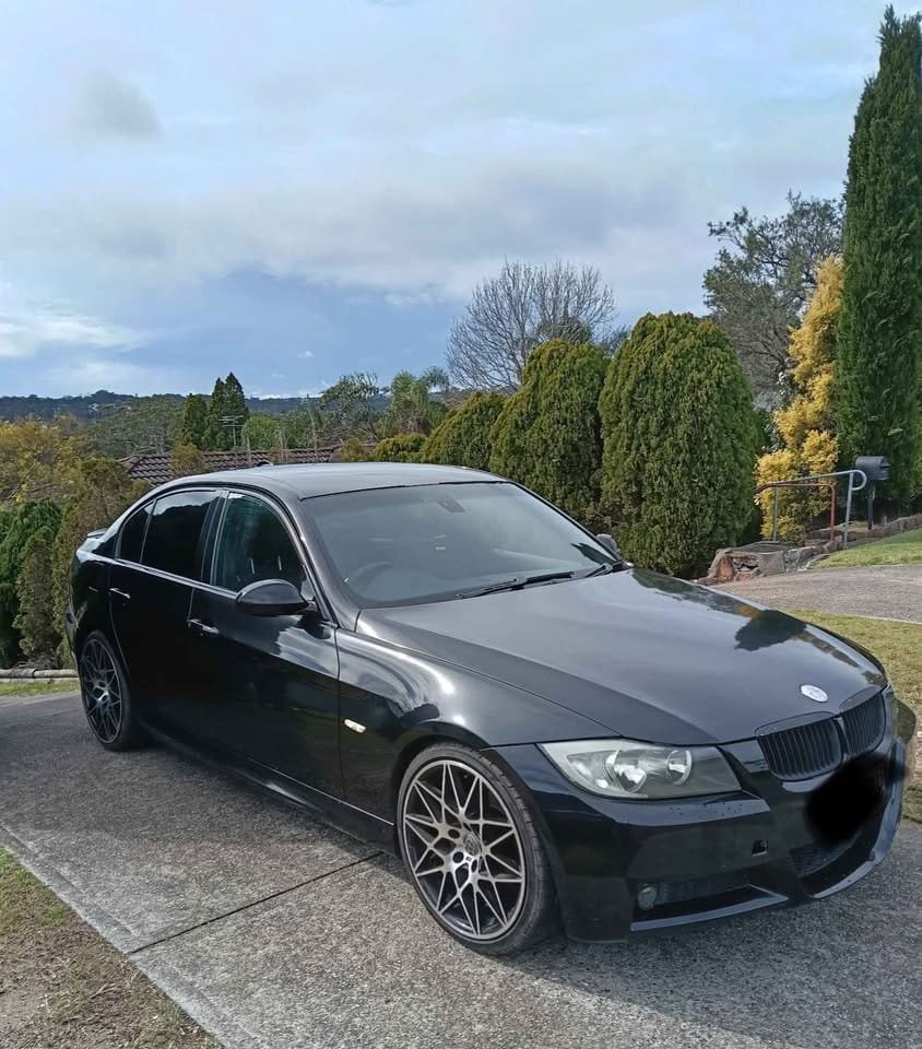 Second Hand E90 320i BMW For Sale | 2008 Reliable Used Car Deal 1 Black BMW parked on driveway