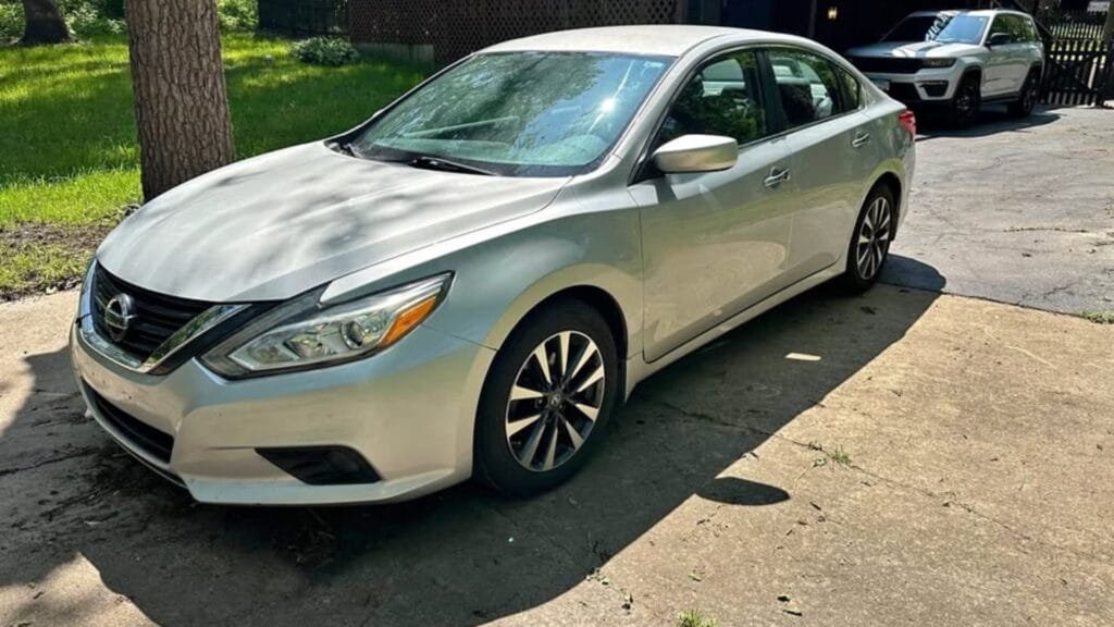 2016 Nissan Altima 2.5 SV Sedan 4D For Sale in Rockford, IL